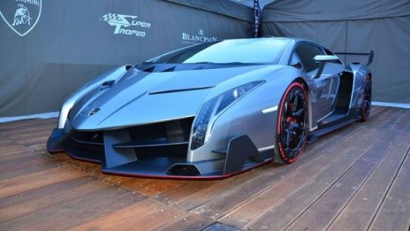 Едно от трите Lamborghini Veneno се продава