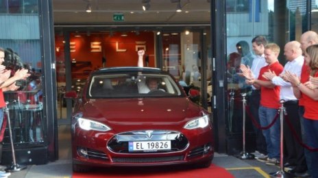 Tesla Model S стъпи в Европа