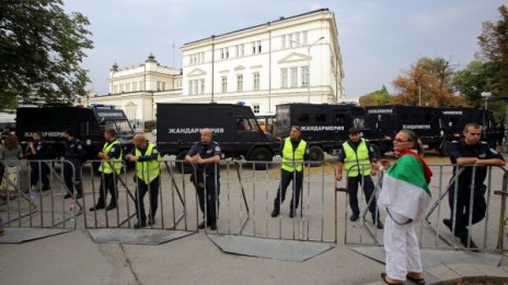 Награждават полицаи за извънредния труд