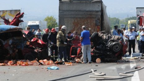 Без промяна в състоянието на пострадалите при пътния ад край Яна