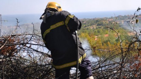 6 часа гасиха пожар край село Сопот 