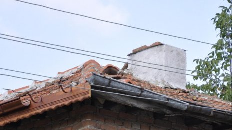 Три пернишки махали без път, ток и вода!?