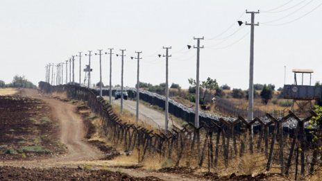 Ал Кайда завзе граничен град в Сирия, Турция затвори границата 