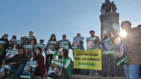 София се включи в протест за защита на активисти от "Грийнпийс"