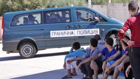 Експулсират бежанците, нарушили закона у нас