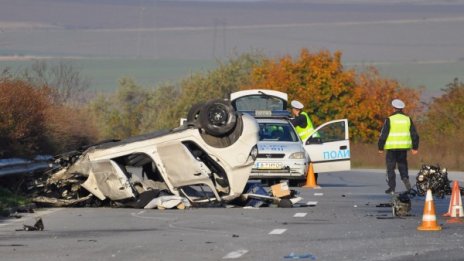 Трима ранени в болница след пътния ад на "Хемус"