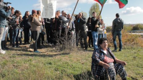 Прокурор и протестиращи се срещнаха заради водата в Омуртаг