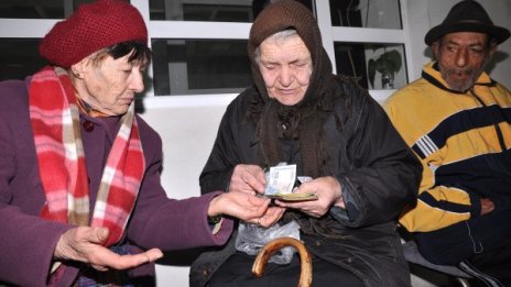 Коледни добавки за всички пенсионери - мисията невъзможна