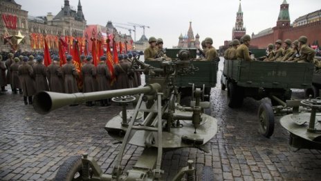 Марш в Москва в чест на легендарния парад на 7.11.1941