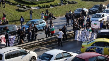 "24 г. след началото на прехода сме отново на улицата"