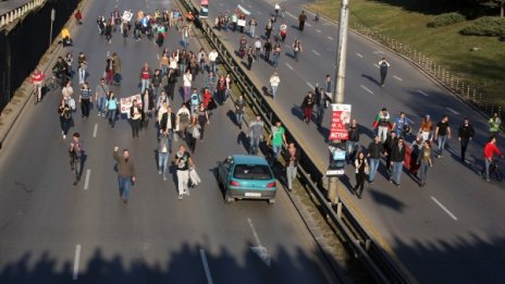 Икономиката ни страда от протестите