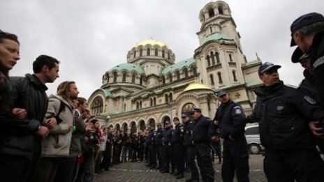 Арестуваният по време на сблъсъците бил издирван от МВР