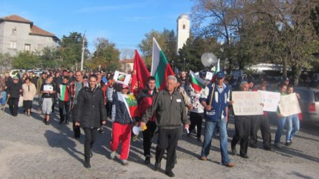 Жители на Телиш блокираха главния път София-Плевен