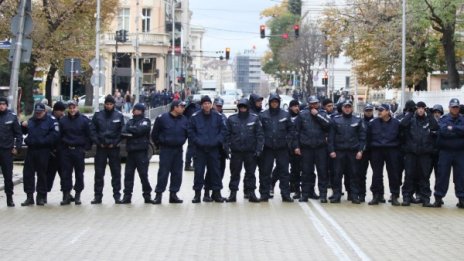 ДСБ сезира прокуратурата за кордоните на МВР