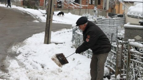 Слаб дъжд ще вали следобед 