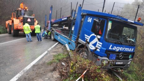 Поставиха нова метална ограда край "Присовските завои"