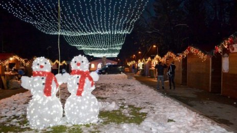 Търновци посрещат Нова година с баница, печено прасенце и вино