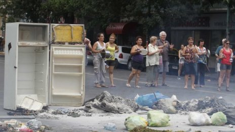 Аржентинци на протест за спрян ток 