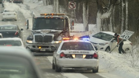 В САЩ борят поледиците със сок от цвекло и суроватка