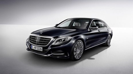 Mercedes S600 акостира в Детройт