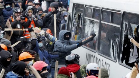 Протестиращи в Киев влязоха в сблъсъци с милицията