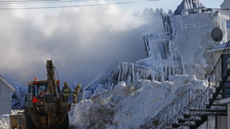 Огромен пожар в старчески дом в Канада взе жертви