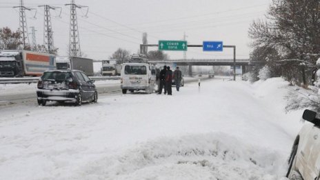 Един човек е загинал при катастрофа през денонощието