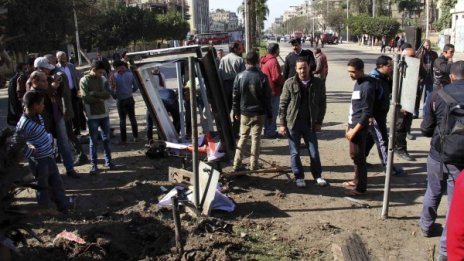 В Кайро избухнаха две бомби, мишена са били полицейски автомобили