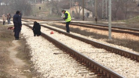 Влак в Русе помете самоубийца