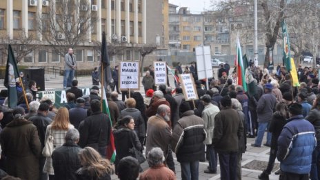 "Атака" на протест срещу губернатора на Хасково