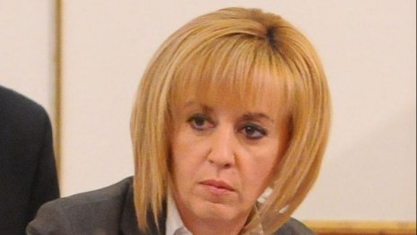 Манолова няма да вади "закононарушителя" от кашата