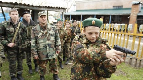 На бойна нога в името на родината!