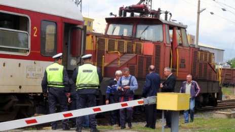 Самоубиец се хвърли пред влак на жп прелез в Благоевград