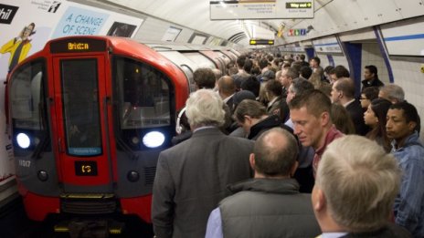 Стачка в лондонското метро създава затруднения за милиони пътници 