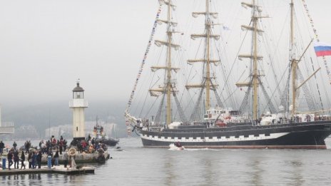 Парадът на ветрилата очарова Варна