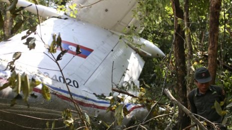 В Лаос загинали 16 души, включително двама министри