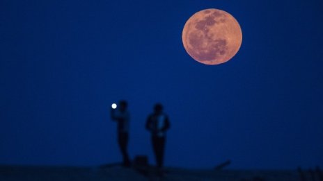 Луната била резултат от сблъсък между Земята и планета, колкото Марс