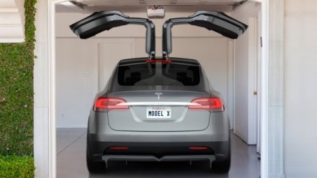 Tesla Model X ще се цели в дамите