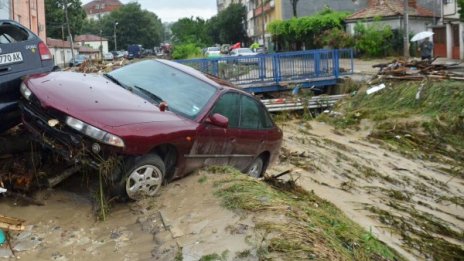 Остава тежка обстановката в бедстващите райони 