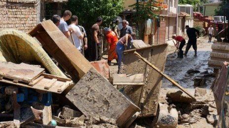 Варна, Добрич и Велико Търново се борят с последиците от потопа