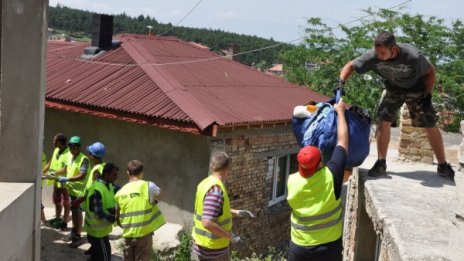 Пръскат срещу комари в Аспарухово