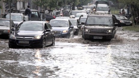 Държавата абдикира за втори път при голямо природно бедствие