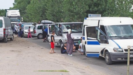 Търговци на скрап блокираха "Капитан Андреево"