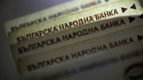 Възрастни хора дадоха няколко бона на ало изманици в Бургас