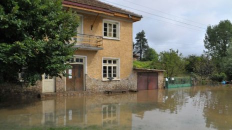 Бедствено положение и в Мездра, Искър прелива