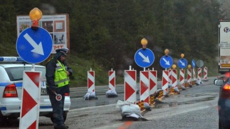 АПИ вади близо 5 млн. лв. за умни знаци по пътищата