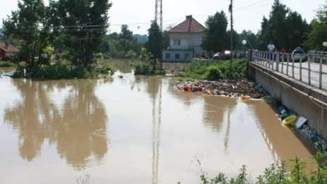 Ситуацията в Мизия се влоши, от сутринта отново вали