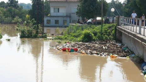 ЧЕЗ чака водата в Мизия да падне още, за да работи 