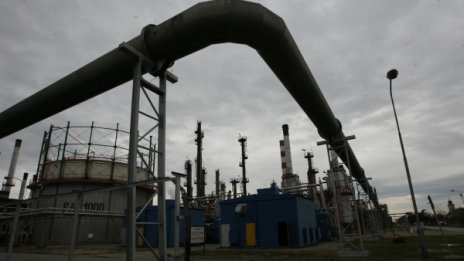 Сърбия разследва продажбата на петролната си компания на "Газпром нефт"