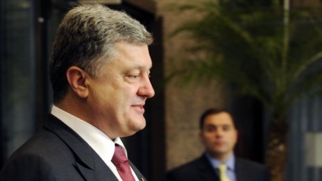 Порошенко пред дилема - да изгуби изборите или страната